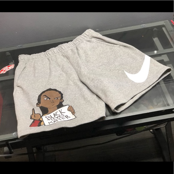 Handpainted Nike Shorts 💎 - Picture 1 of 4